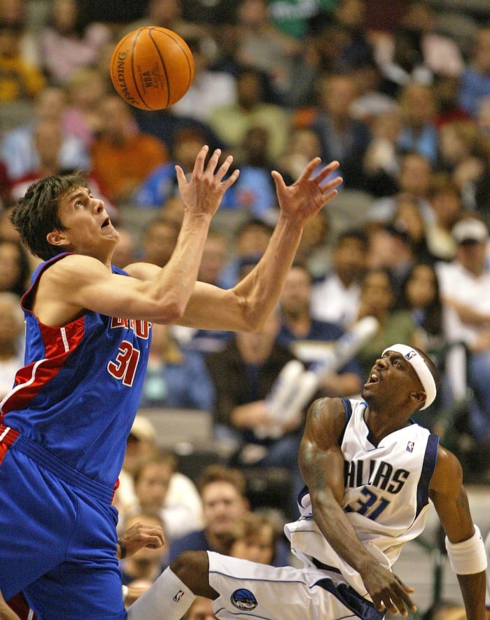 San Antonio Spurs - Darko Milicic (2)