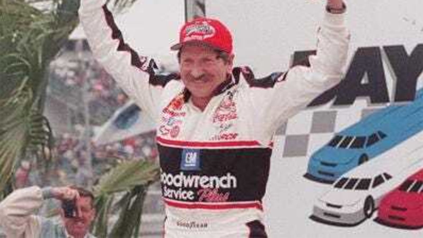 NASCAR World Paying Tribute To Dale Earnhardt On Tuesday