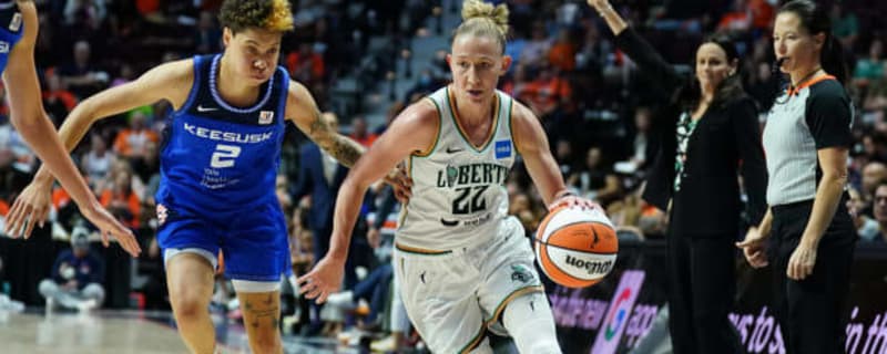 Is Courtney Vandersloot the best Gonzaga basketball player of all time?