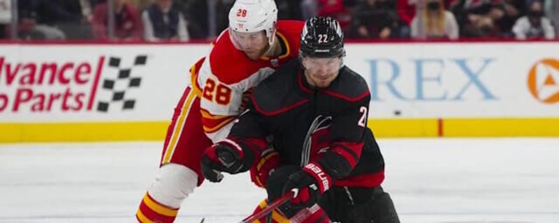 Arizona Coyotes record season-low 14 shots, implode vs Calgary Flames to bring point streak to end - PHNX