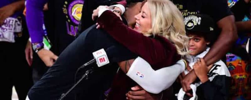  Relationship Between LeBron James & Jeanie Buss ‘Better Than Ever’