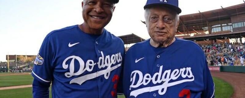 Dodgers' Clayton Kershaw honors Tommy Lasorda with charity walk