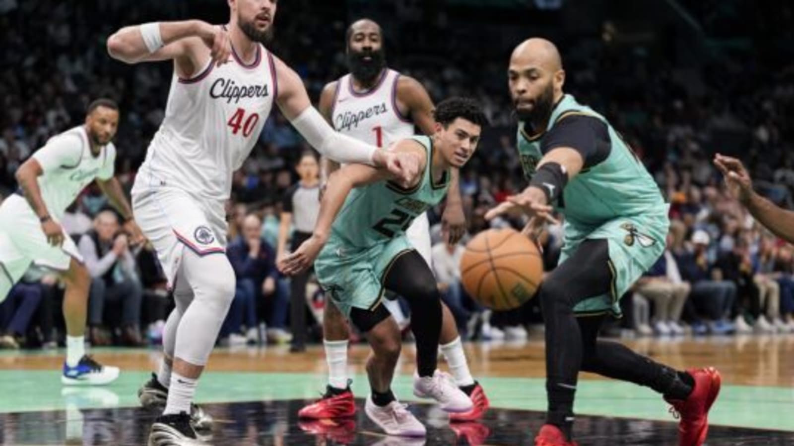 Knicks could reunite with old friend through the buyout market