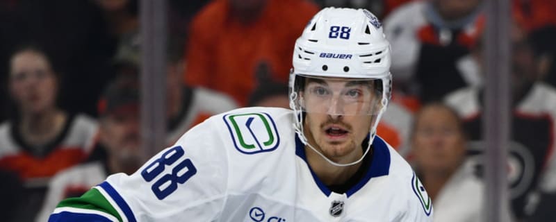 Canucks get back to full roster by recalling two players