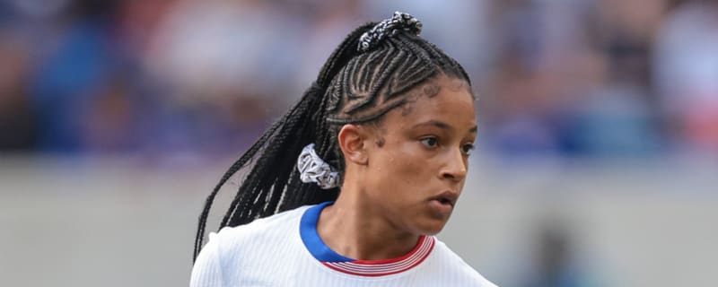 USWNT player gets injured throwing ceremonial first pitch