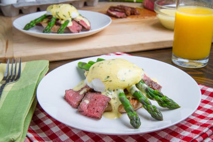 Eggs benedict with beef sirloin steak