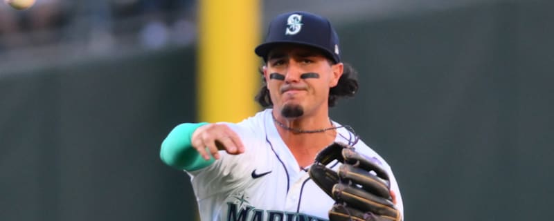 Mariners non-tender struggling infielder, three others