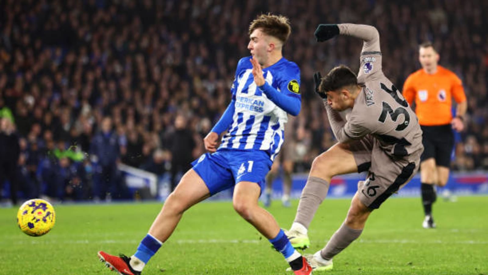 Spurs attacker allowed to skip training with club expected to make announcement; next few hours crucial