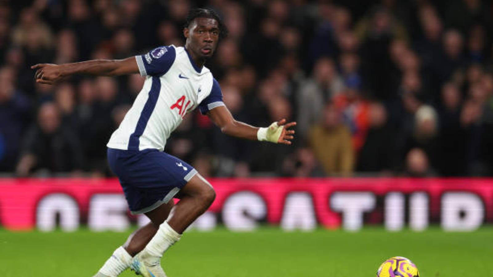 'Tottenham would likely accept a decent bid' –  Gold says key midfielder from last season could now be sold