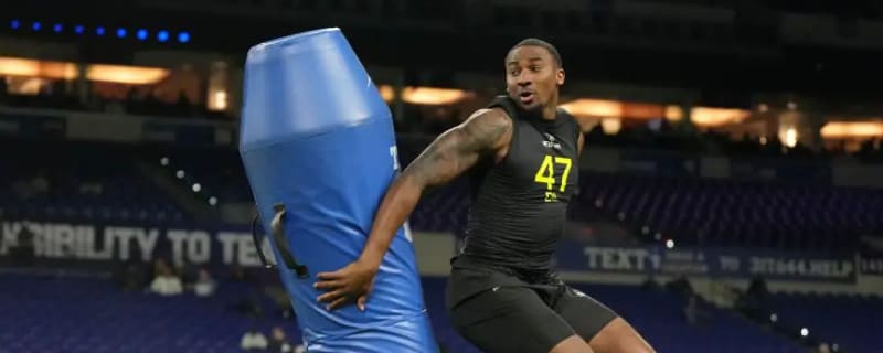 Chicago Bears land eye-opening prospect in latest PFF mock draft