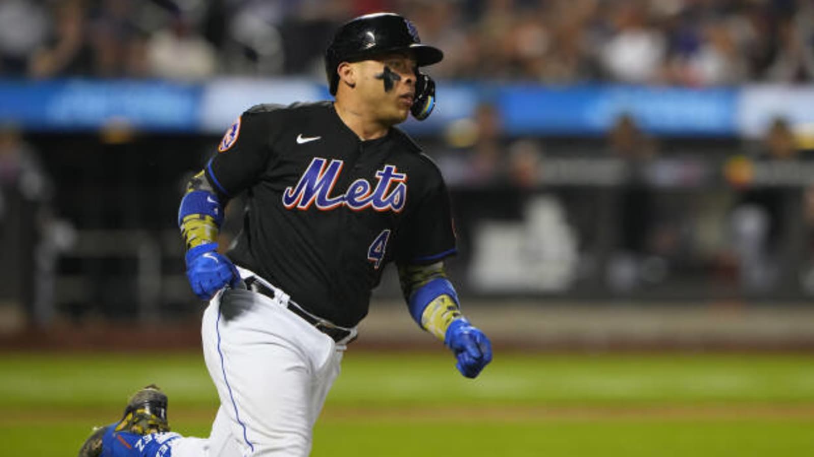 Mets&#39; Star Leaves Game After Hit By Pitch