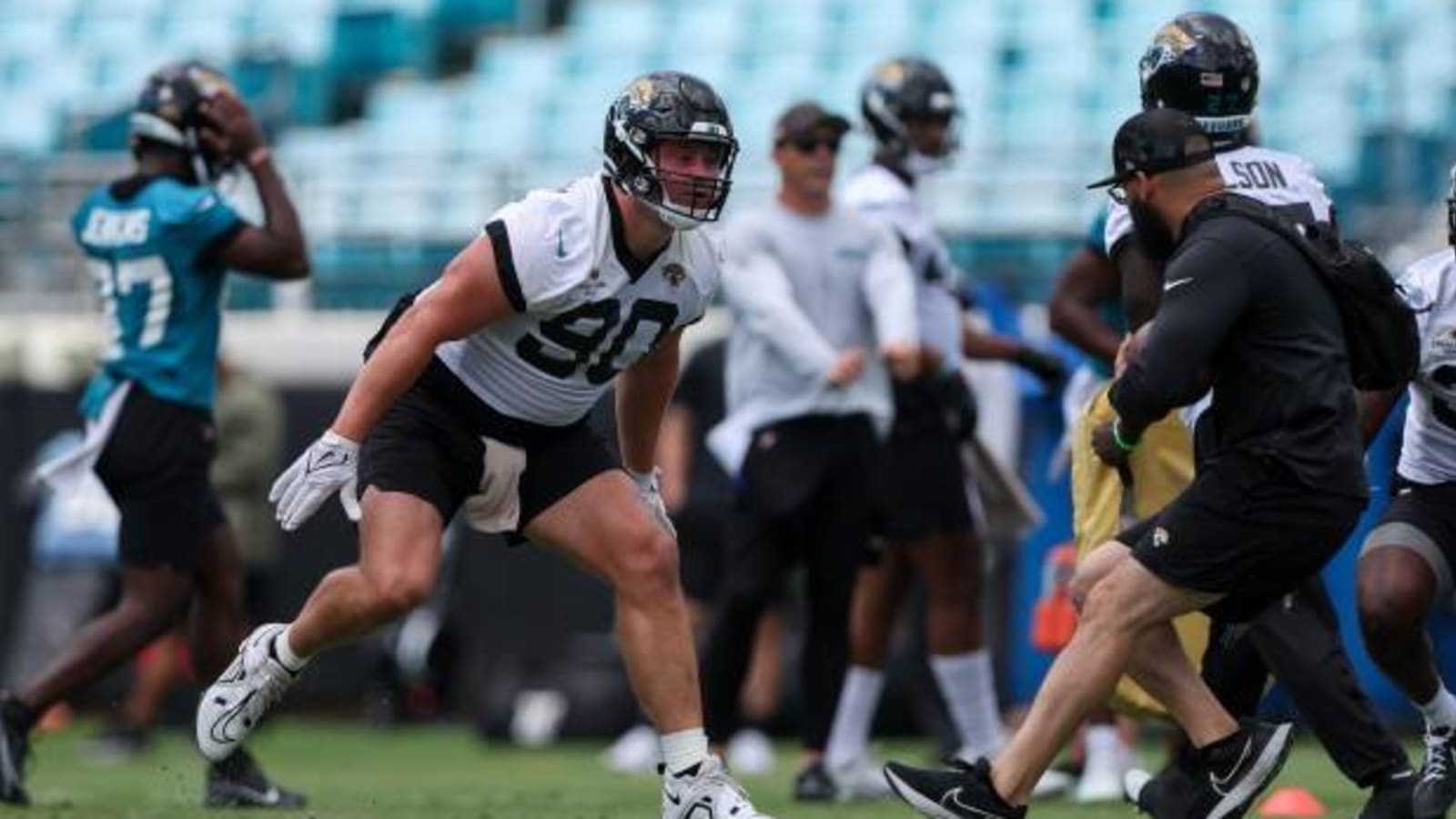 Report: Jaguars Waive Henry Mondeaux From IR With Injury Settlement