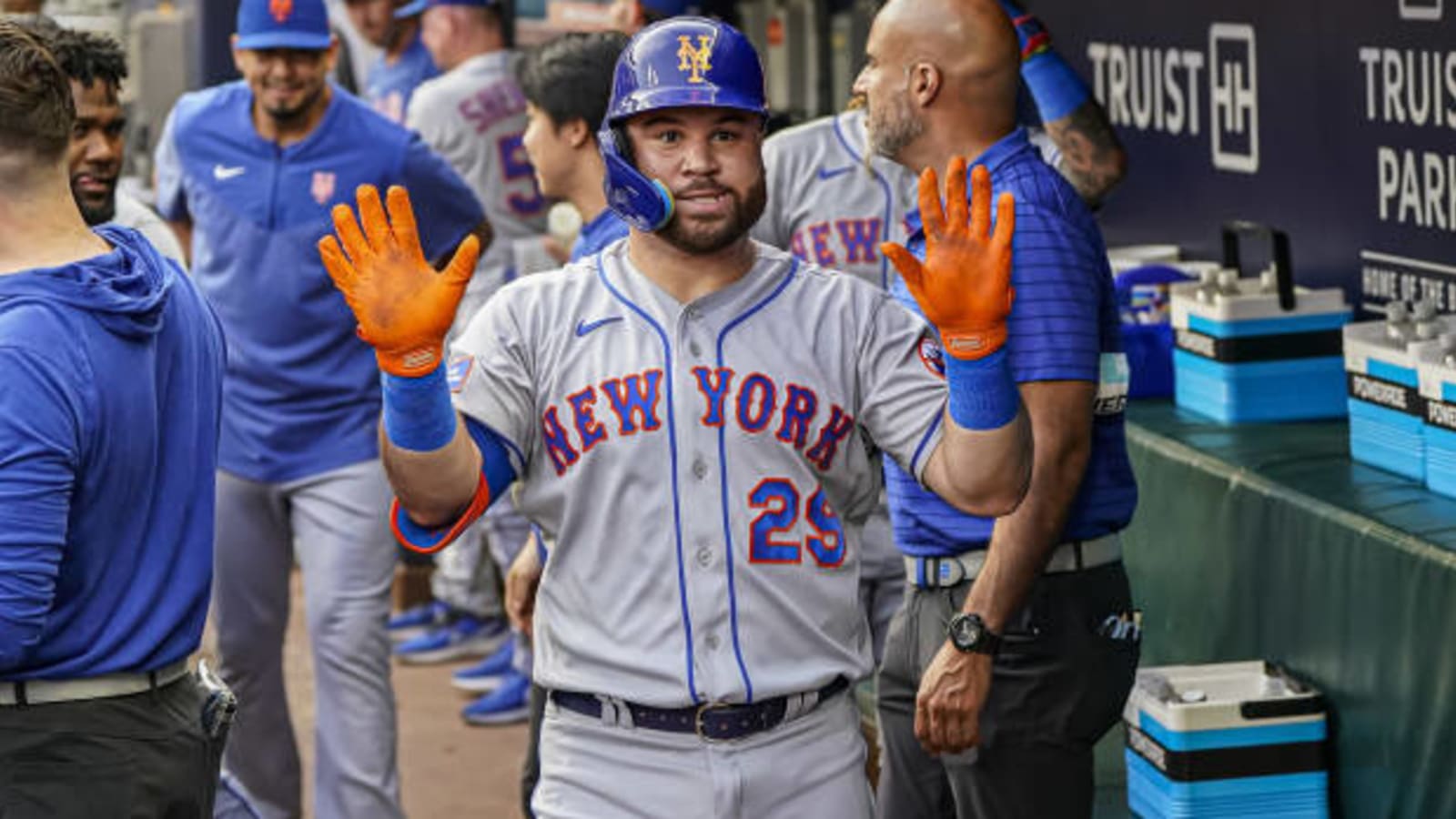 Unlikely Outfielder Stepping Up for Mets