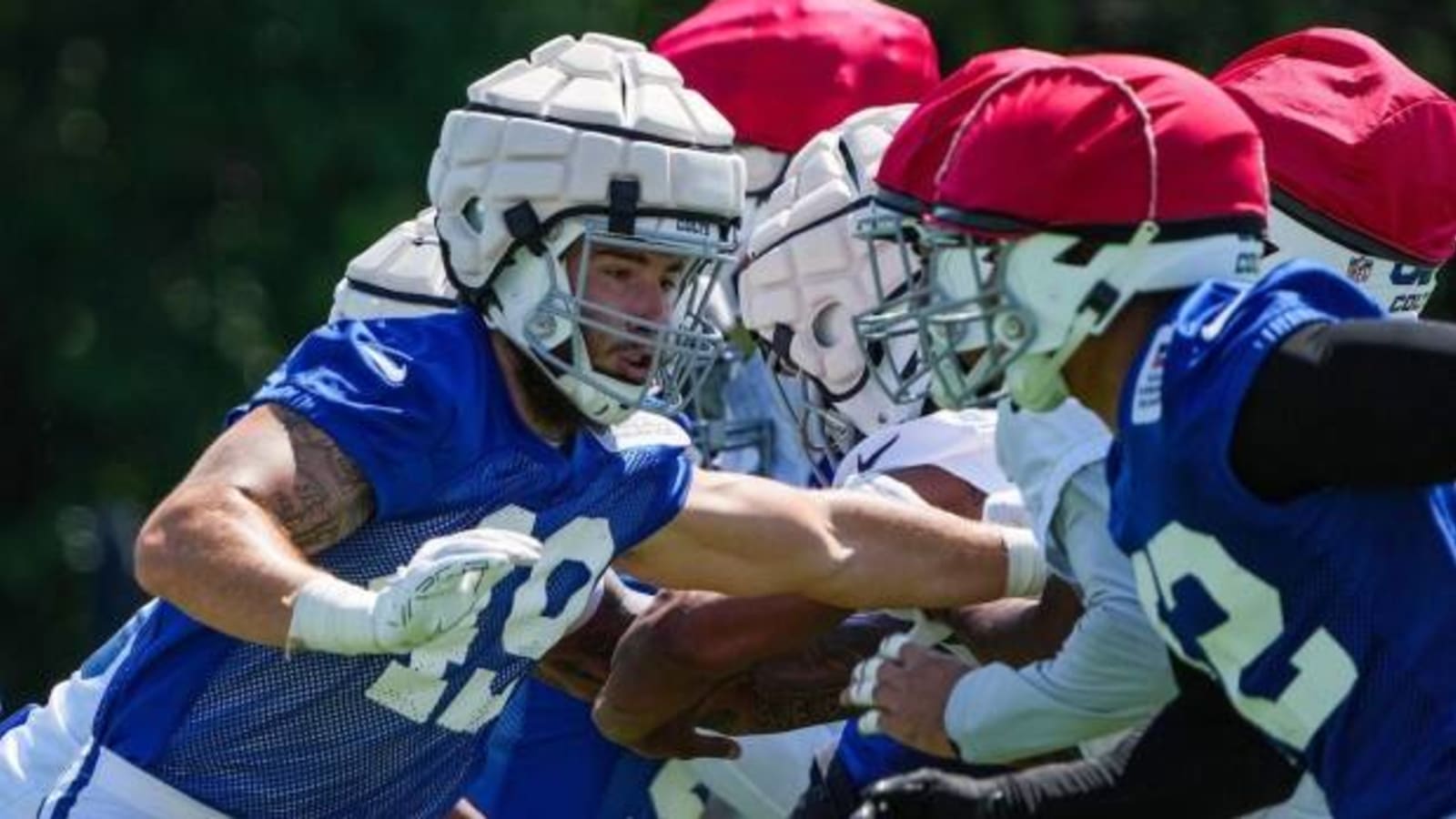 Steelers Sign Former Colts LB