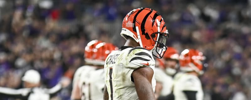 Watch: Officials miss multiple penalties on game-deciding play on 'TNF'