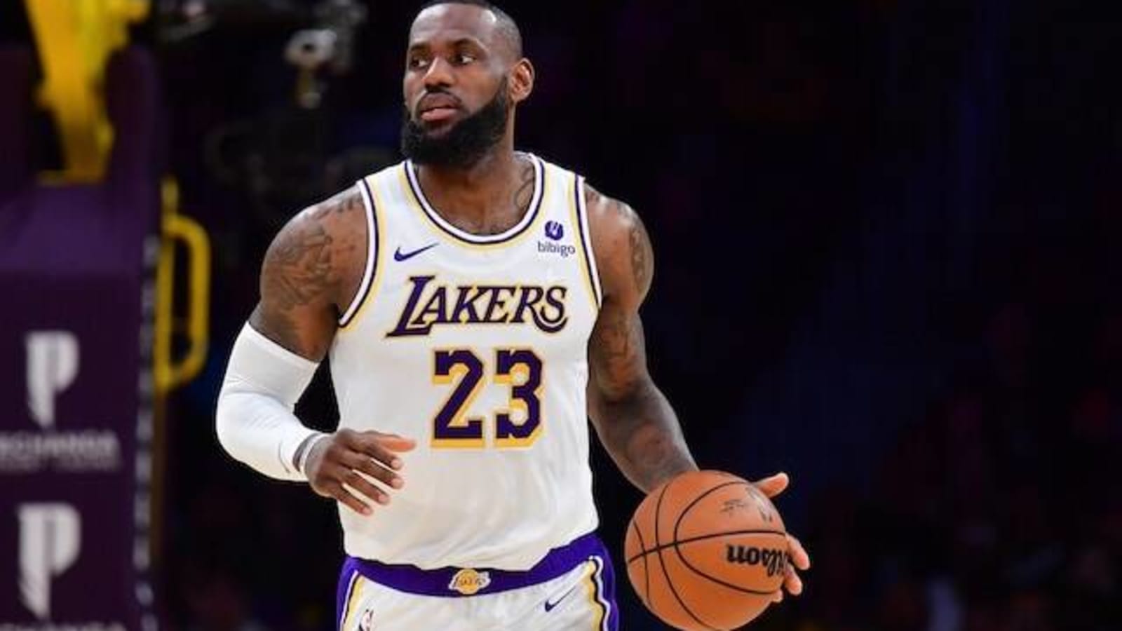  LeBron James On 360 Layup Against Rockets