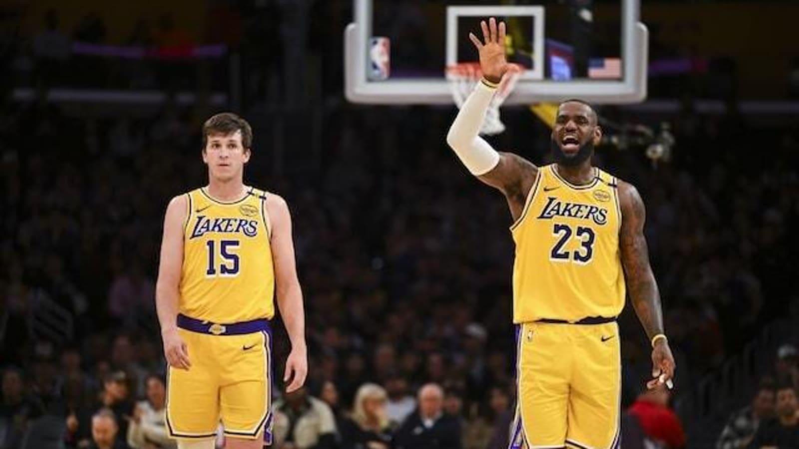  Austin Reaves, Anthony Davis & LeBron James Lead Win Over 76ers