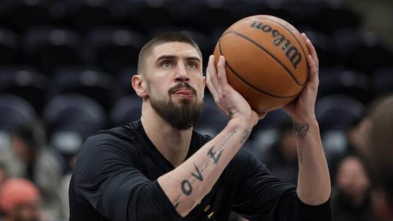  Alex Len Contract Details