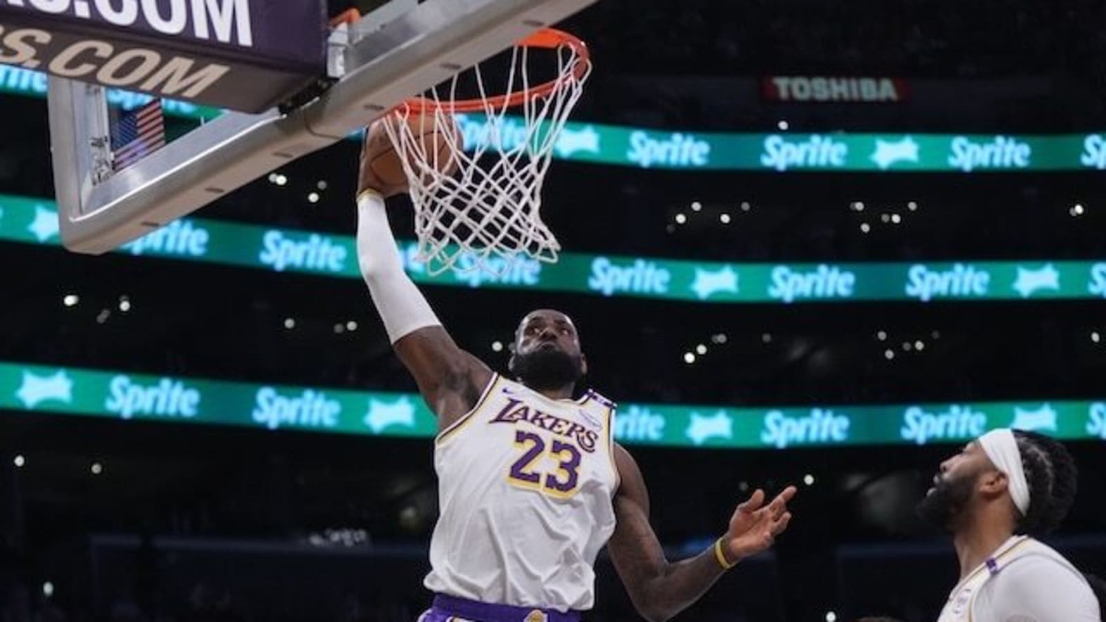  LeBron James Returns & Anthony Davis Dominates To Lead Lakers To Win Over Grizzlies