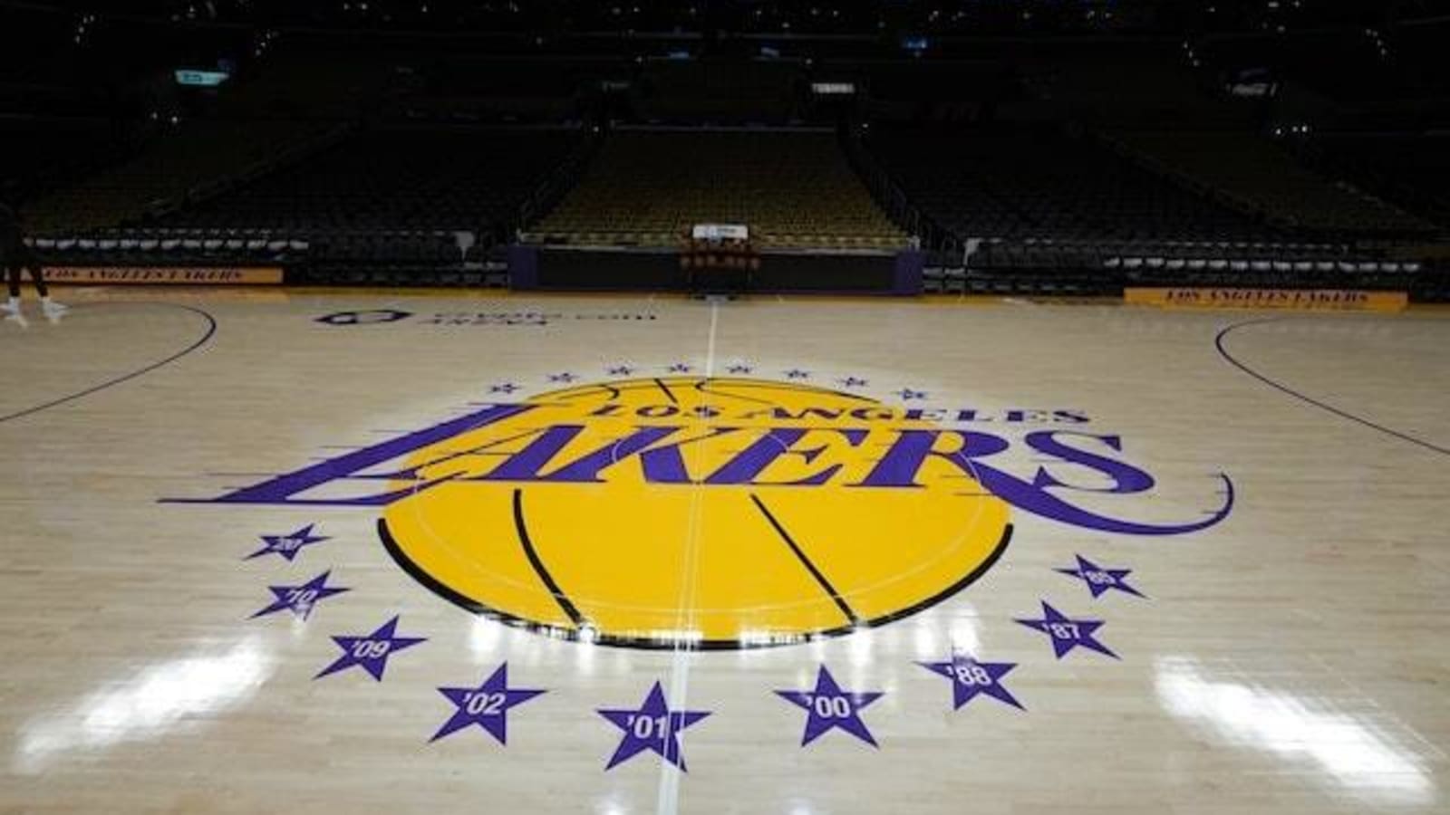 Lakers Extend Spanish Radio Agreement With KWKW 1330