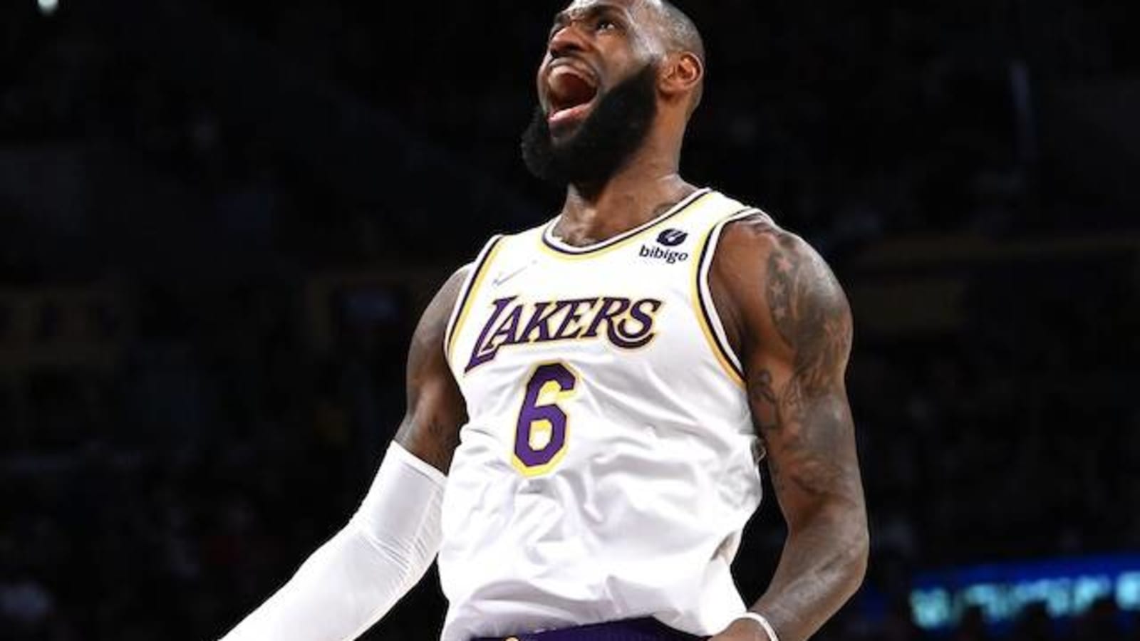 Lebron signs lakers hotsell