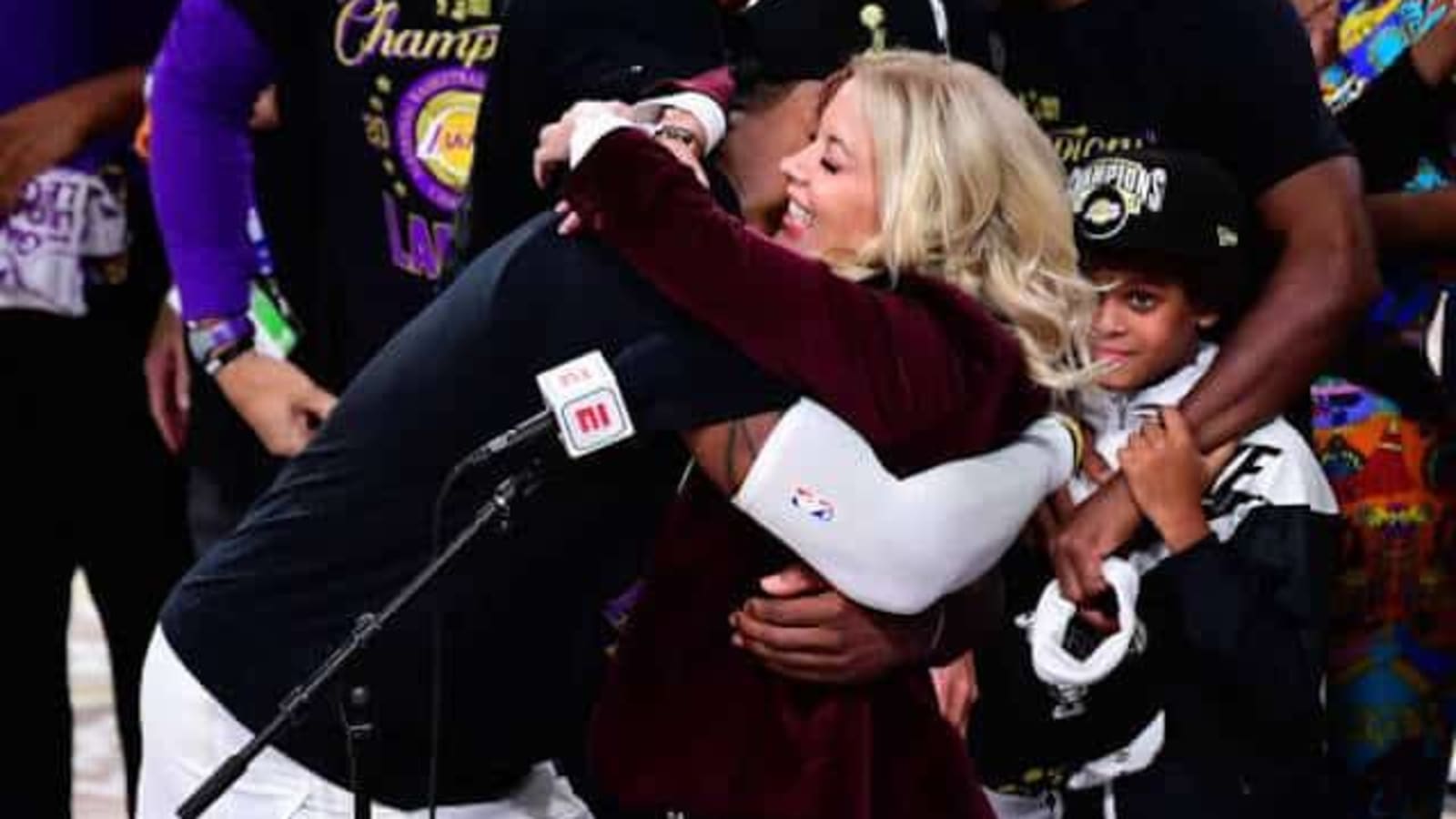  Relationship Between LeBron James & Jeanie Buss ‘Better Than Ever’