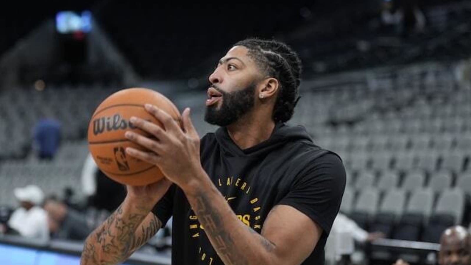 Watch: Oz The Mentalist Stuns Anthony Davis & Others