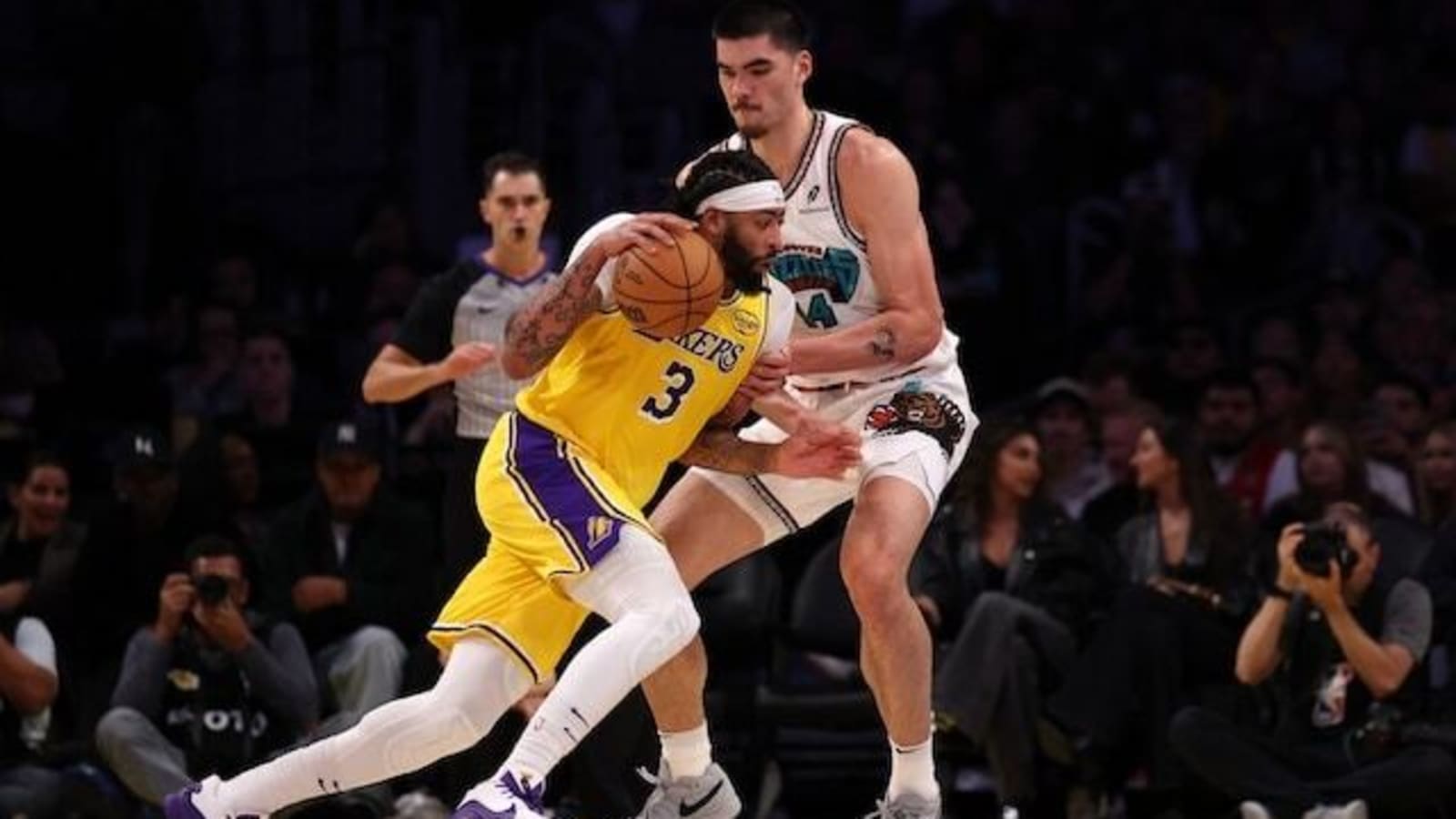  Anthony Davis Gives Thoughts On First Matchup With Grizzlies’ Zach Edey