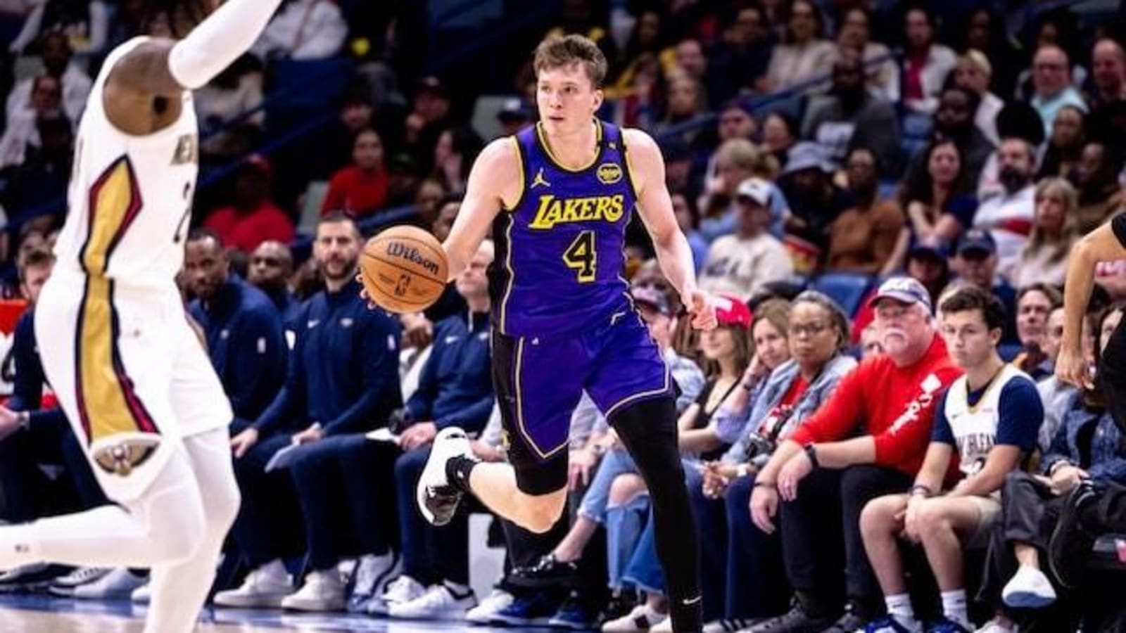  Dalton Knecht Shooting Ball With Confidence