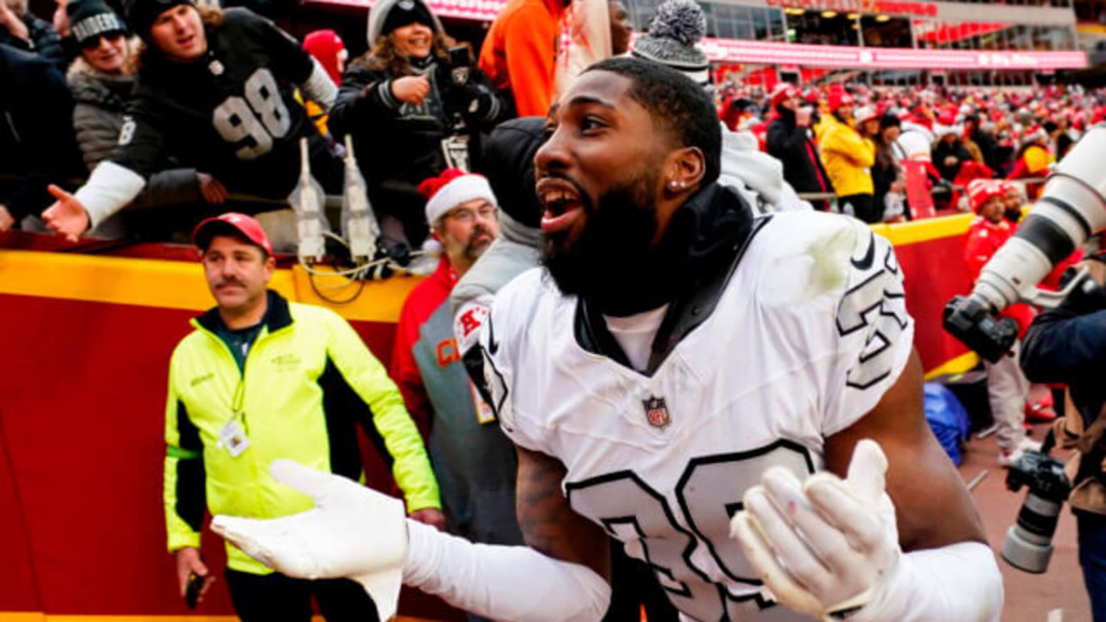  Tennessee Titans Eyeing CB Nate Hobbs In Free Agency?