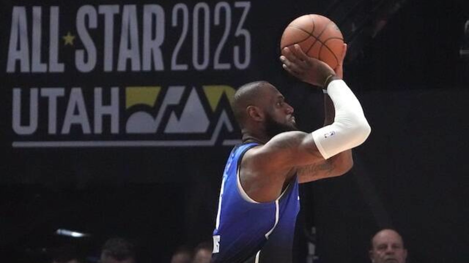  LeBron James Sits Out Second Half Of NBA All-Star Game After Suffering Right Hand Contusion But ‘Not Too Worried’