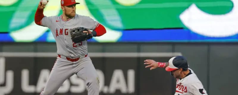 Chicago White Sox bring back veteran infielder for a 2nd chance at redemption