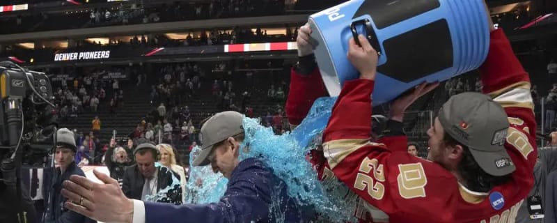 Chicago Blackhawks should do everything they can to hire top collegiate head coach in the country