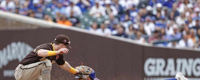 Former Padres Outfielder Officially Signs With NL Contender