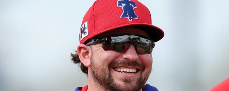 Phillies Catch Major Break After Re-Signing Important Depth Infielder