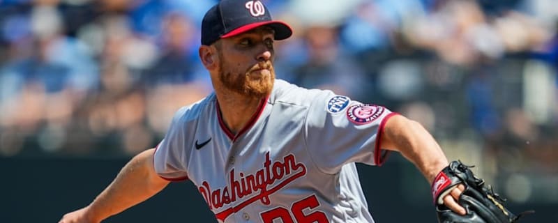 Braves Ink Ex-Rival&#39;s Pitcher to Minor League Contract