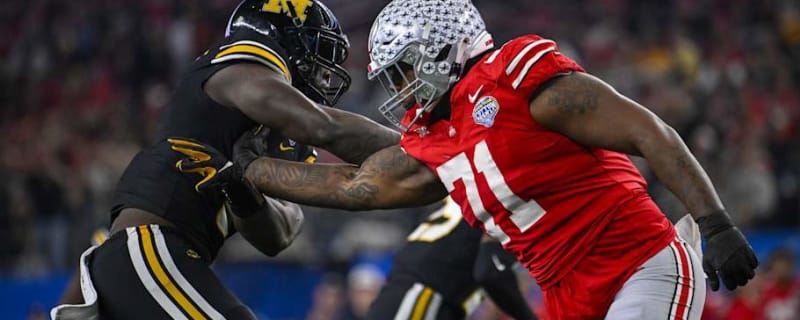 Ohio State Buckeyes Starter Carted Off With Injury vs. Oregon