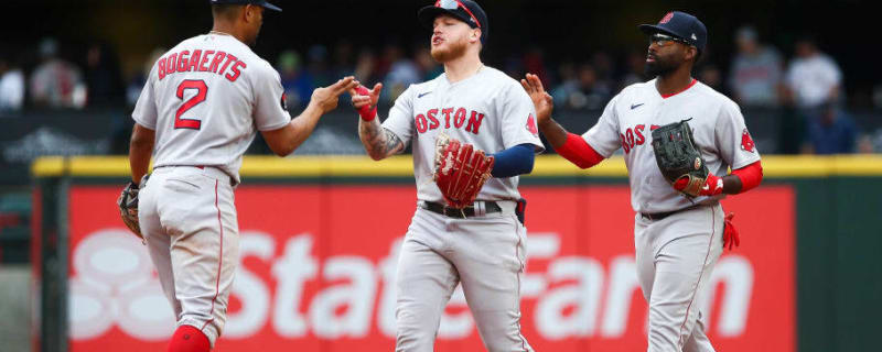 Ex-Red Sox Fan Favorite, Gold Glove Winner Reportedly Signs With Mets