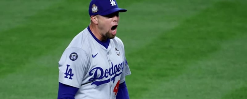 Dodgers All-Star Reliever Wants to Retire in LA