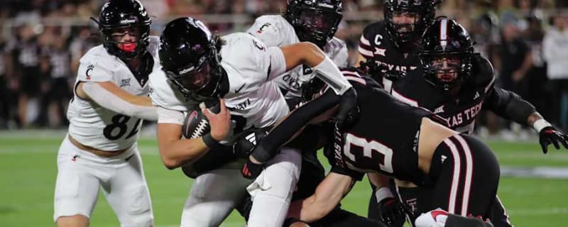 Bearcats Legend Reacts to Controversial Targeting Penalty That Was Picked Up in Loss to Texas Tech