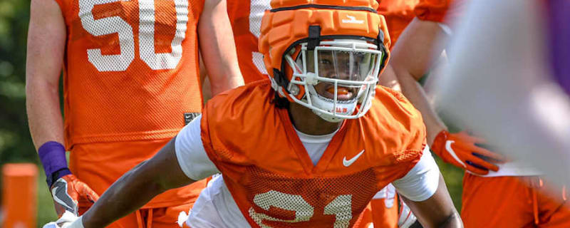 Clemson Loses Two Players for the Year With Season-Ending Knee Injuries