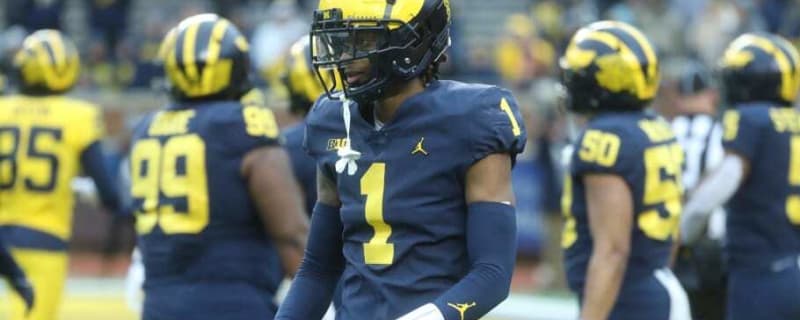 Back on offense, WR Amorion Walker says playing defense &#39;was substantial&#39; to his game