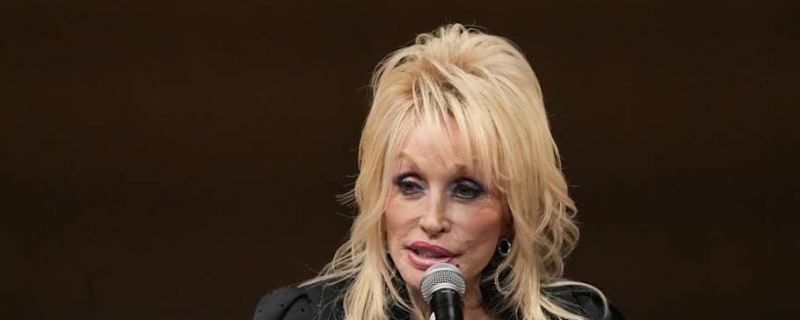 Dolly Parton Offers Your Family a Chance To Win a Dollywood Vacation