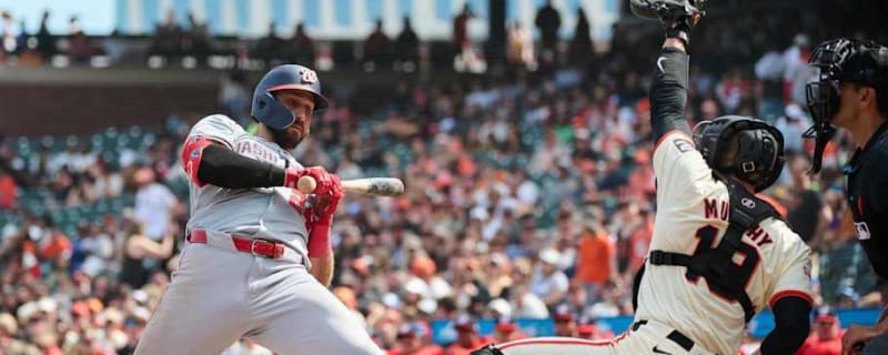 San Francisco Giants Face Tough Decision on Veteran Catcher&#39;s Future