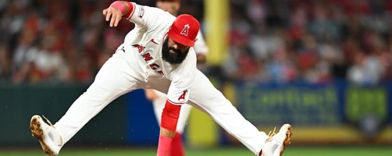 Former Angels Infielder Signs With AL West Rival in Free Agency