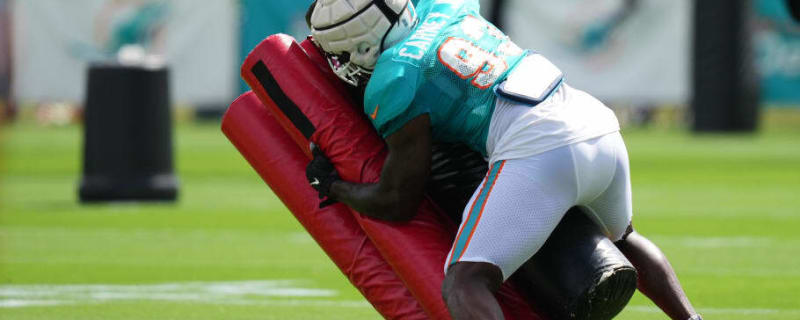 Chiefs Reportedly Sign Former Illinois Standout, Waive UDFA LB