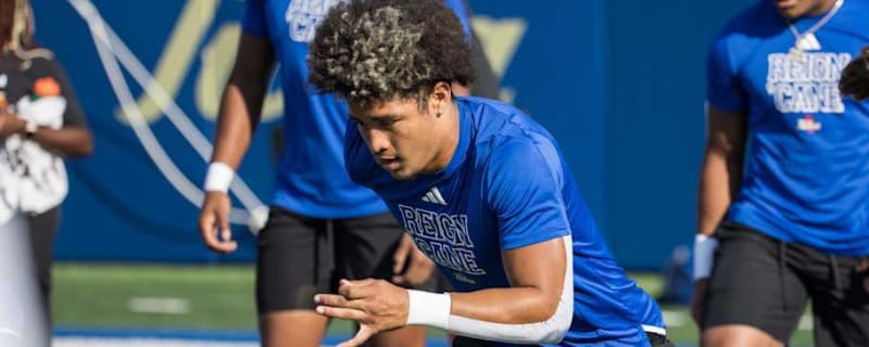 Michigan Football: Wolverines offer transfer WR, conference Freshman of the Year