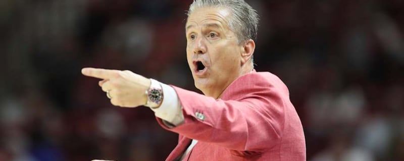 Top Recruit Watches Razorbacks, Schedules Visit to Campus