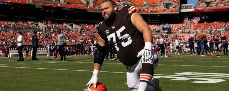 Joe Thomas weighs in on Joel Bitonio refusing help from Deshaun Watson