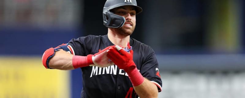 Julien, Miranda lead Twins to 15-3 rout of Pirates in spring training